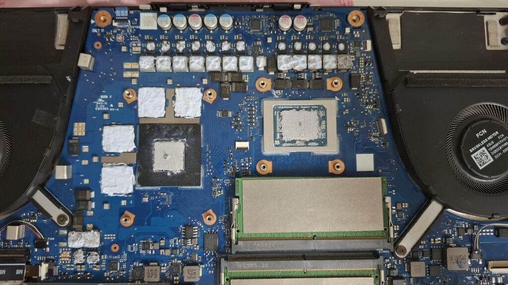 Guys! Did I do a good job repasting my gaming laptop? I spread the thick thermal paste and then put a tiny dot on the center.
