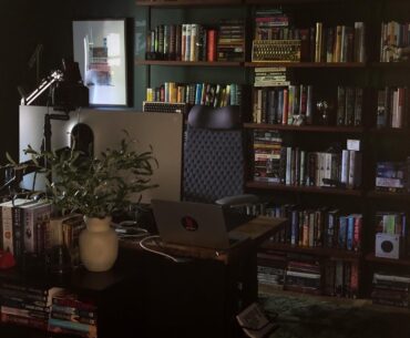 First time having a desk in the middle of the room layout, and should have done this a while ago