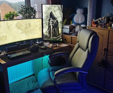 My cluttered, cosy corner.