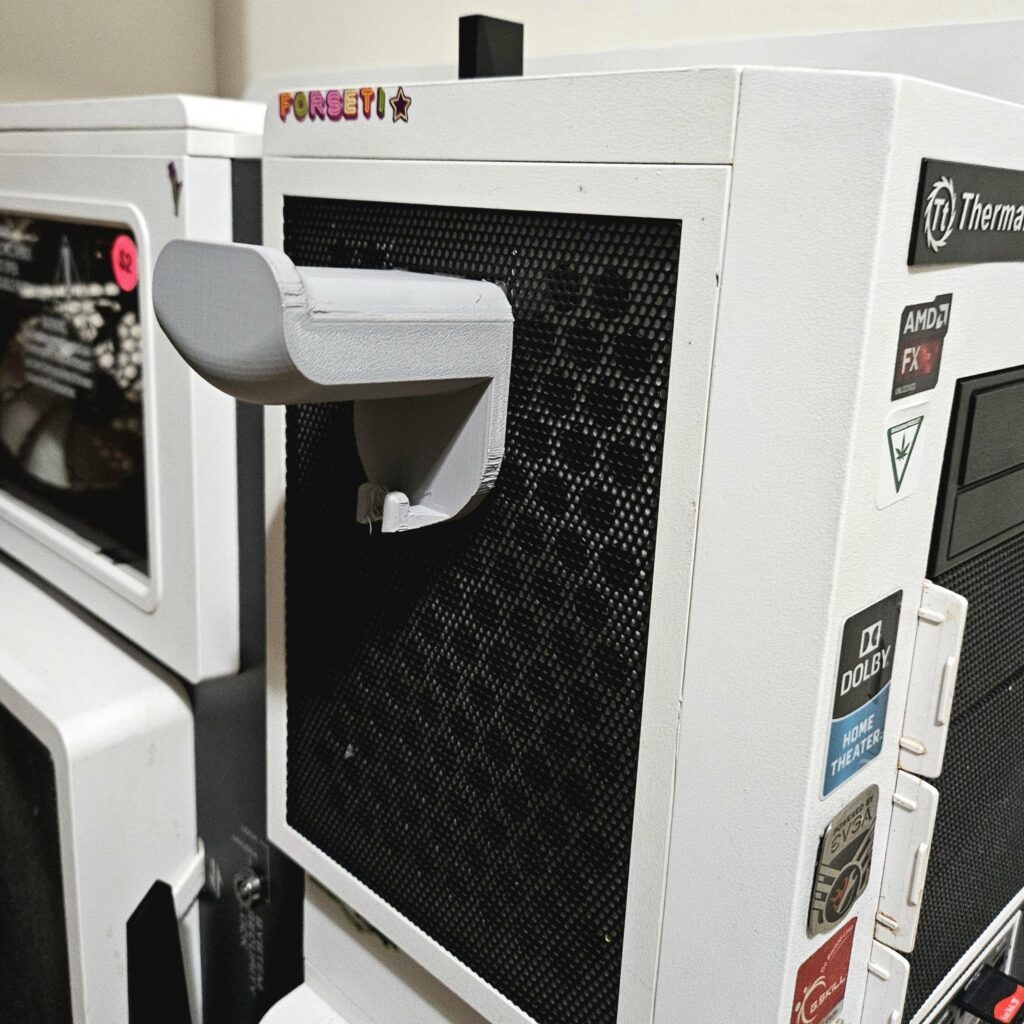 You wouldn't download a headphone mount...
