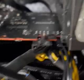 Buyer sends me this video, saying that the GPU that he bought from me "isn't working"..until you watch the video they took.