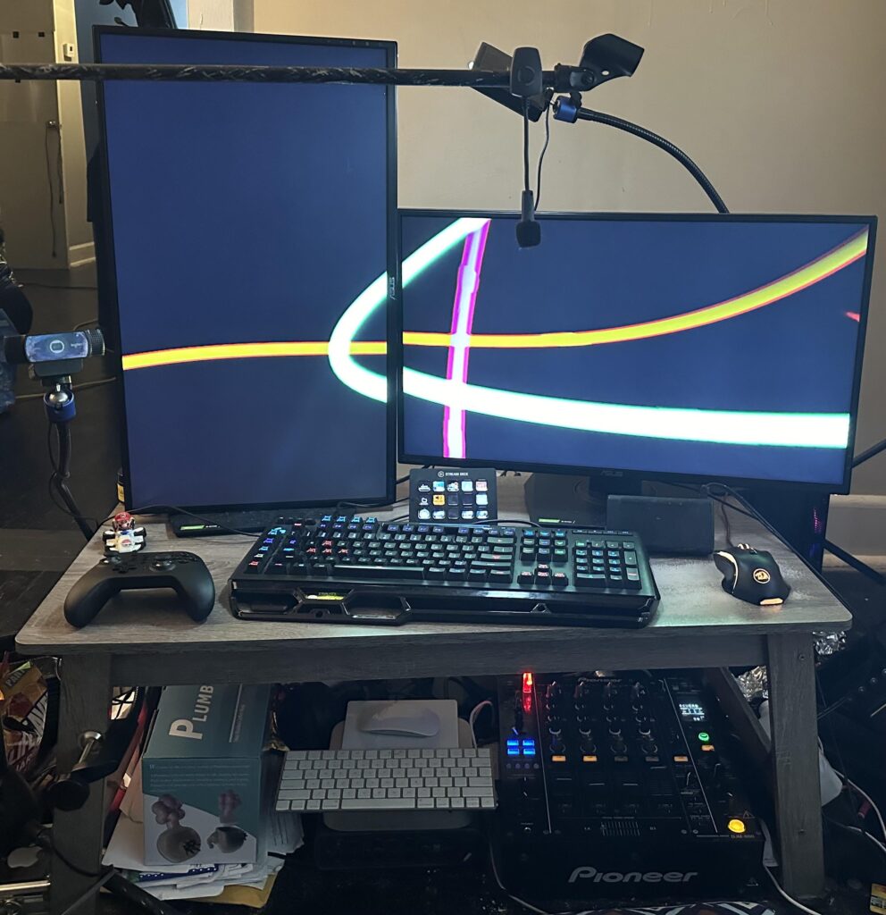 Floor desk FTW, until I move my standing desk in