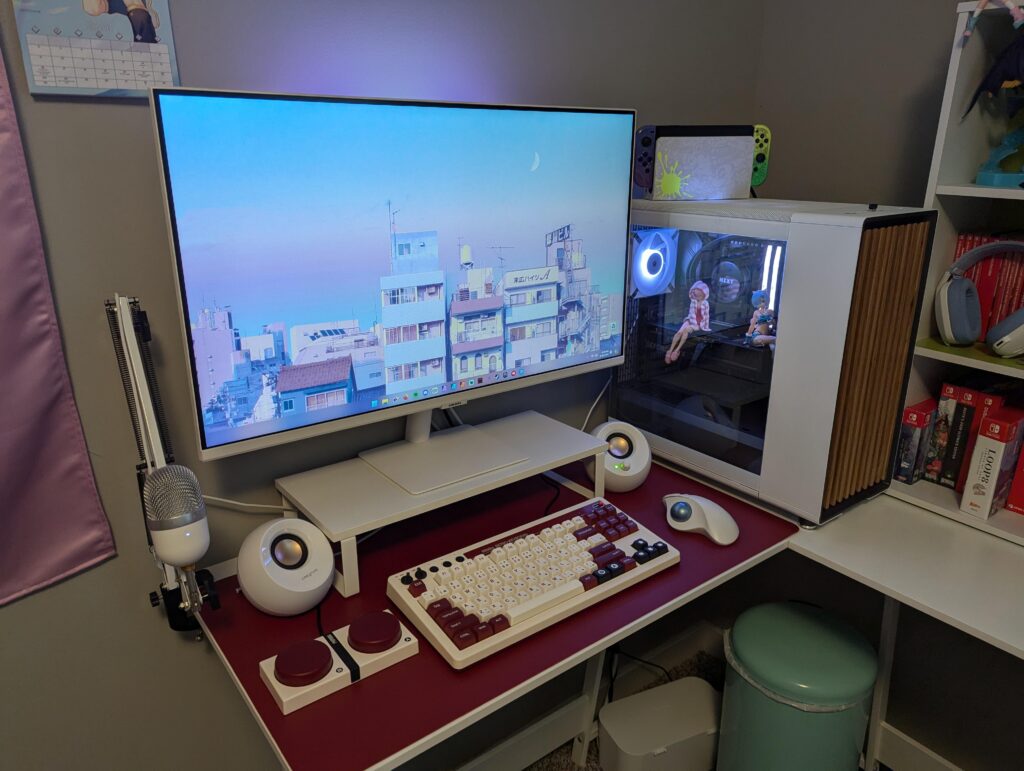 Rebuilt into a new case and got a new keyboard and desk mat! Rebuilt into a new case and got a new keyboard and desk mat!