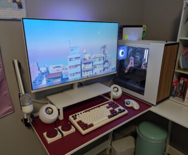 Rebuilt into a new case and got a new keyboard and desk mat!