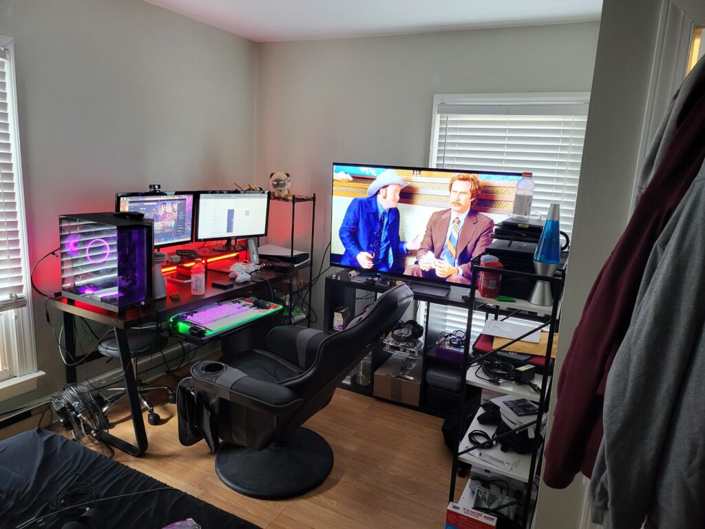 Just moved into a new place. Here's my setup. Please rate me.