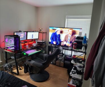 Just moved into a new place. Here's my setup. Please rate me.