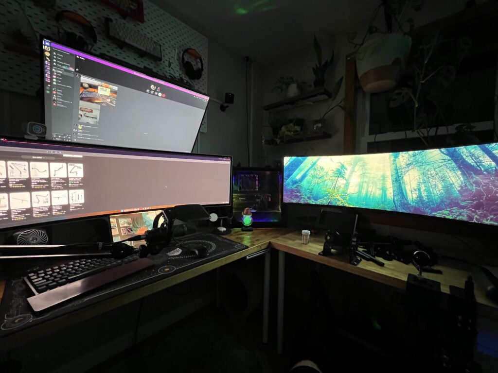 Mic arm that will functionally work at both monitors?