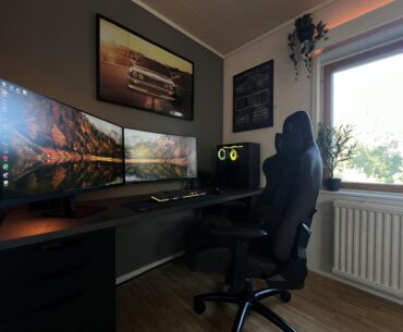 got a 2nd monitor for my setup, what do you think?