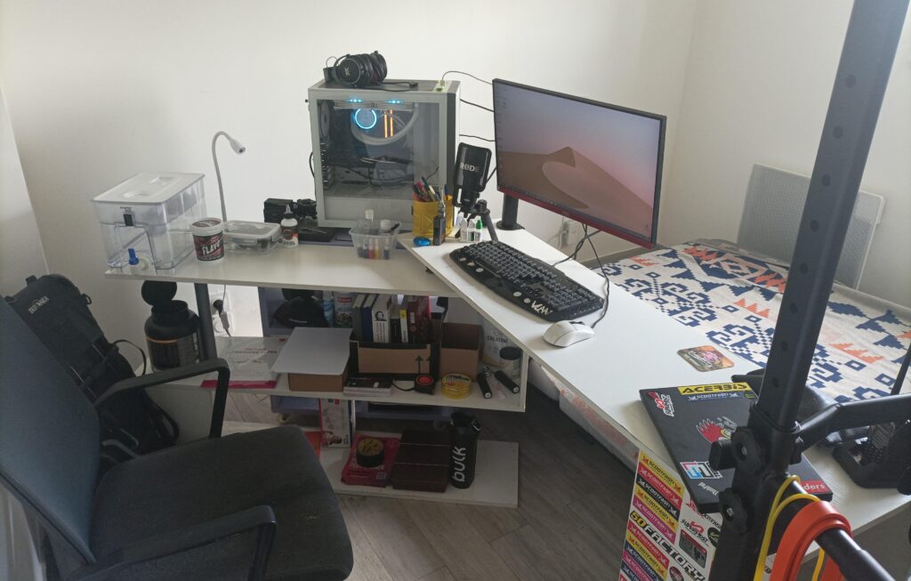 My battlestation ! (Sorry for the weird angle)
