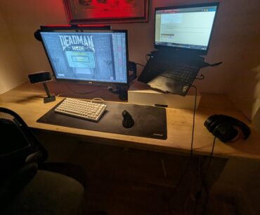 Finally got a big desk. Before pic for reference