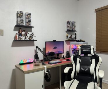 Painted my walls, now I just need some wall shelves to fill up the spaces on the wall