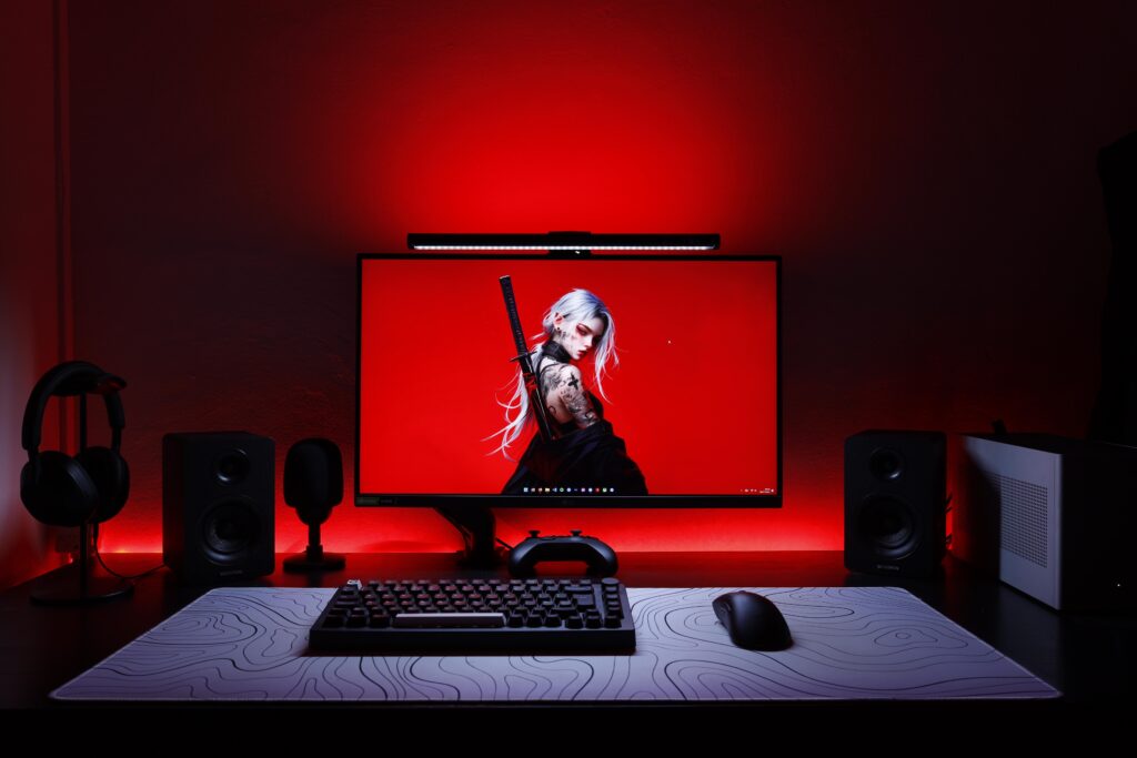 SFF Gaming Setup, empty wall?