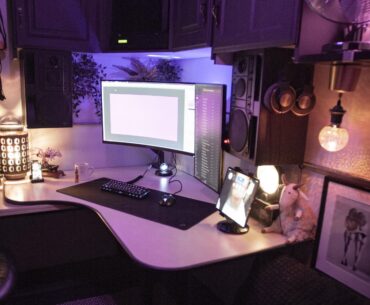 4 houses and 7 bedrooms later my desk finally has its final spot.