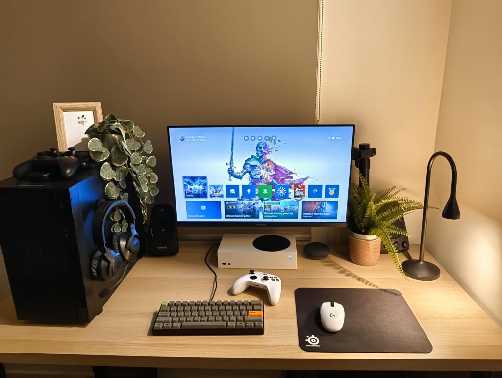 Pretty modest battle station in the study.
