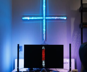 Can't believe the first stuff my gf bought for my battlestation is the lights