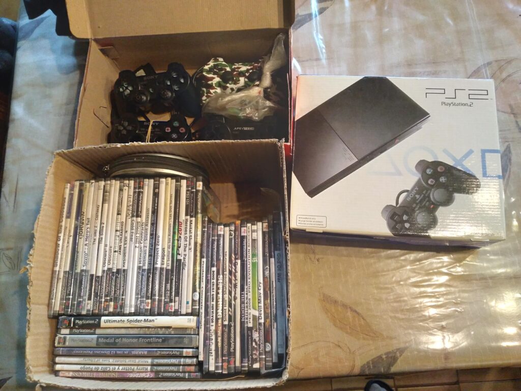 I'm donating my old PS2 along with all my games to an organisation that gives videogames to hospitalised children. Goodbye my childhood best memories :')