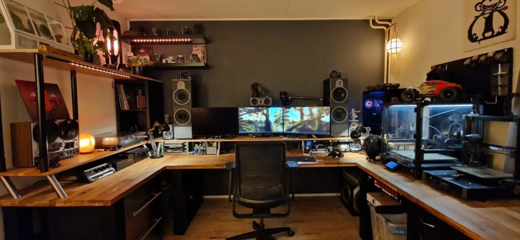 Megadesk is dead, all hail quad desk