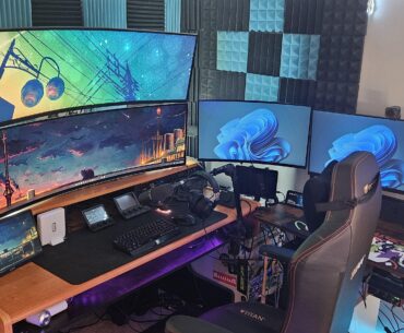 It's always growing (another desk / 3rd pc behind this)
