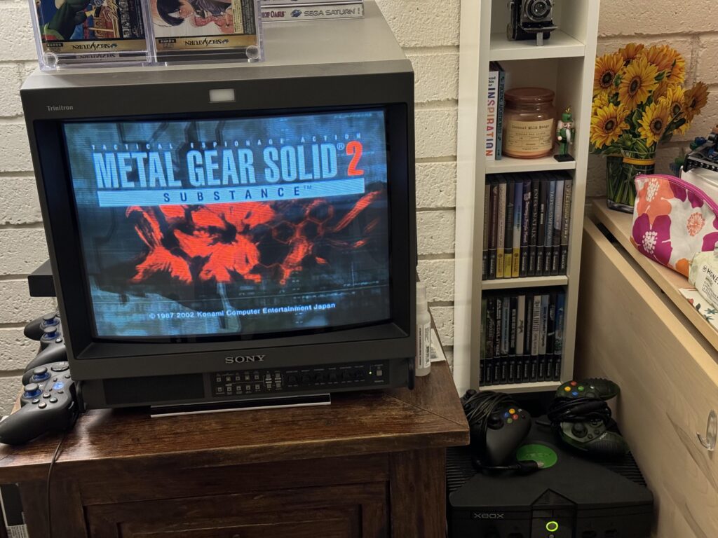 Spending my Friday evening rediscovering a game I adored nearly 25 years ago: Metal Gear Solid 2!