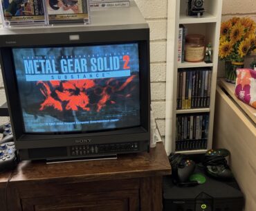 Spending my Friday evening rediscovering a game I adored nearly 25 years ago: Metal Gear Solid 2!