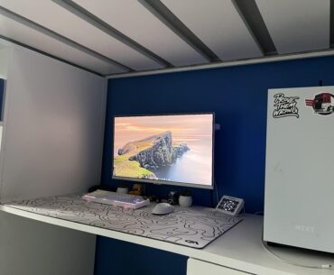 Improved my setup a bit. Lightbar on its way, add a bit of personality and removed the boxes.