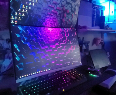 Razer Chroma linked to Wallpaper Engine is pretty slick.