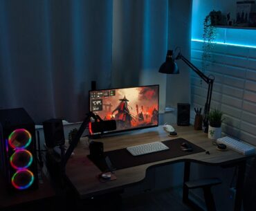 Yes, I have 2 mouse and 2 keyboards, one set for work and one for gaming