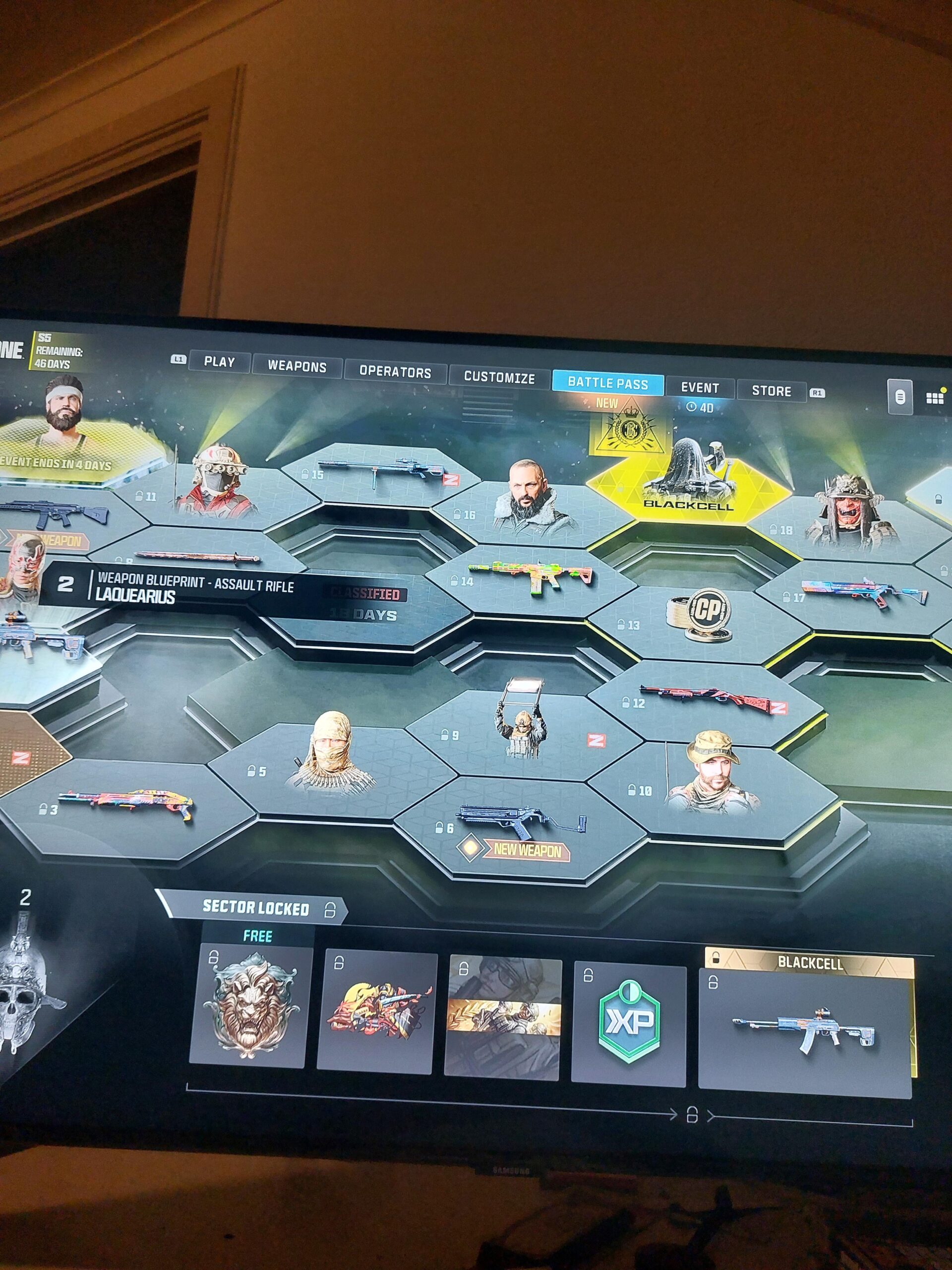 Why on earth does the battlepass look like this? (Have a question below) Why on earth does the battlepass look like this? (Have a question below)