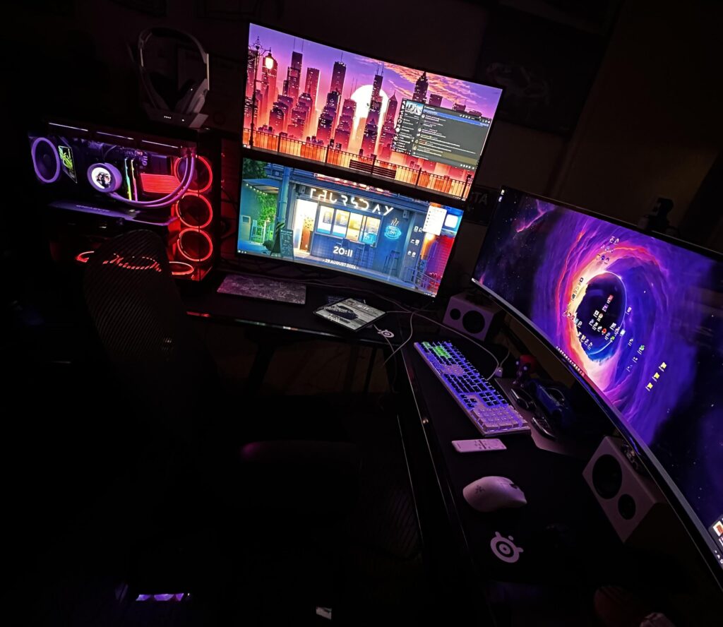 Joined the pc gang again after a long break, went all in on the new setup.