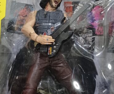 I got 12 inches of Keanu at the con I'm at! I love it so much!