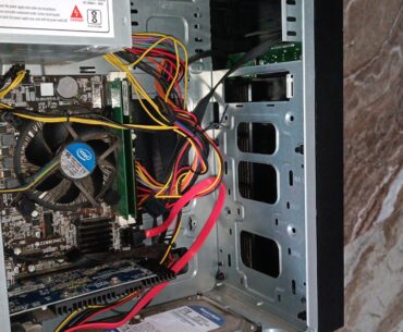Opened up my trashy pc and found out it had no fans