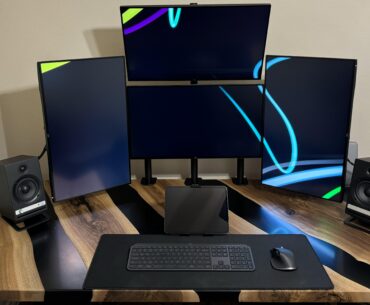 Black & Walnut Minamalism