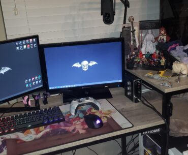 An actual average battle station. Cluttered, but that's how i like it.