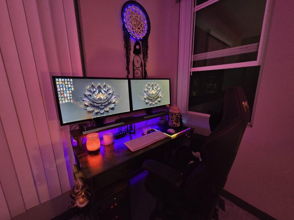 Just moved into our new place three weeks ago, and im loving mg new setup. I use it for both work and gaming 😊
