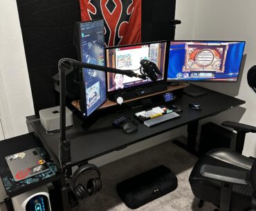This desk is exactly what my setup needed! 🔥