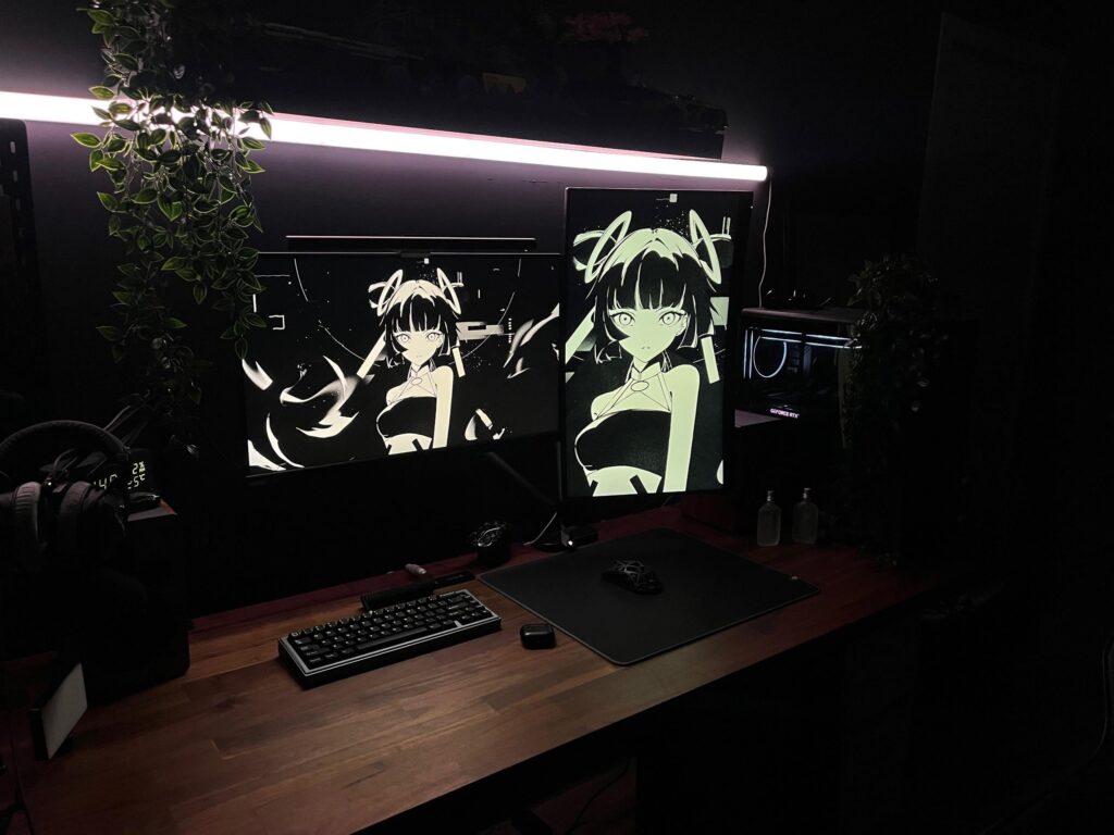 my dark workspace. I'm comfortable and my eyes feel good, don't worry about it