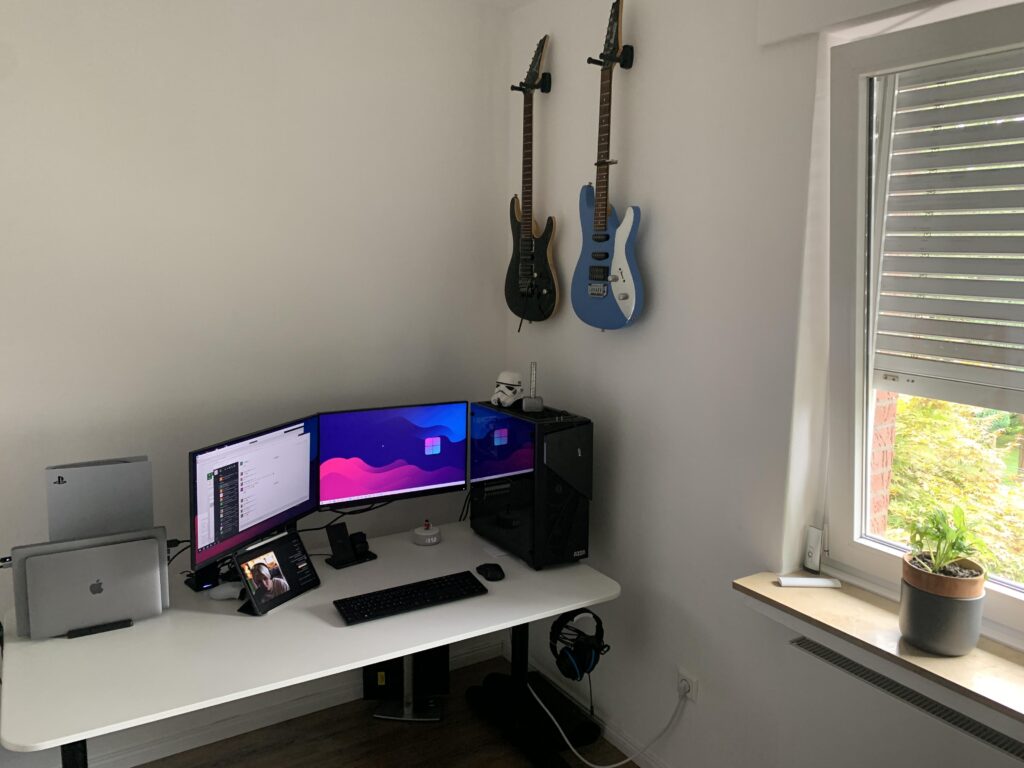 Help me arrange things and add some deco