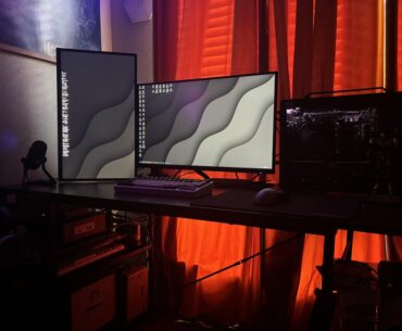 If you ignore my chair my setup is pretty clean