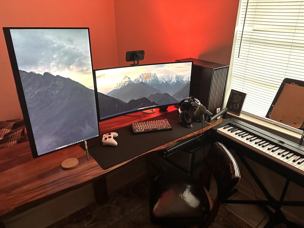 My now even cozier social gaming setup :3