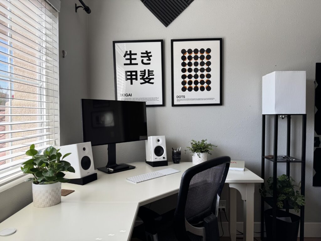 new desk and speakers!