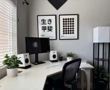 new desk and speakers!