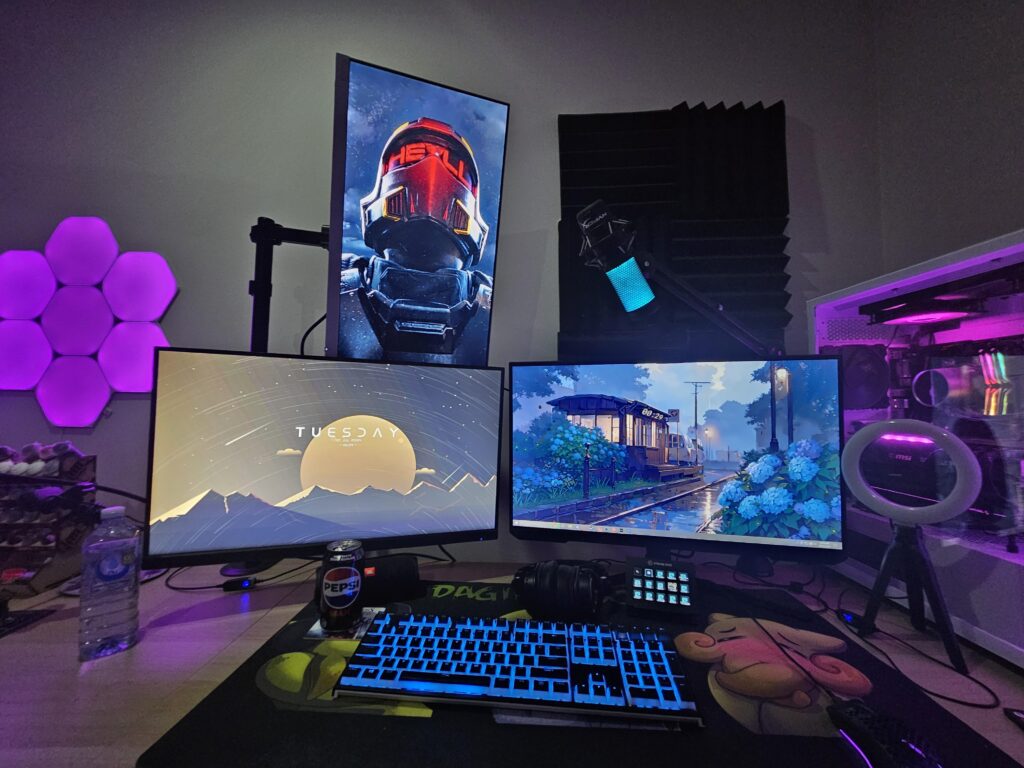 Got myself a 3rd monitor for studying Coding!
