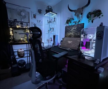New chair day to finish off the setup, Hbada e3 🙌🏻(more helmets behind 1 photo max 💀)