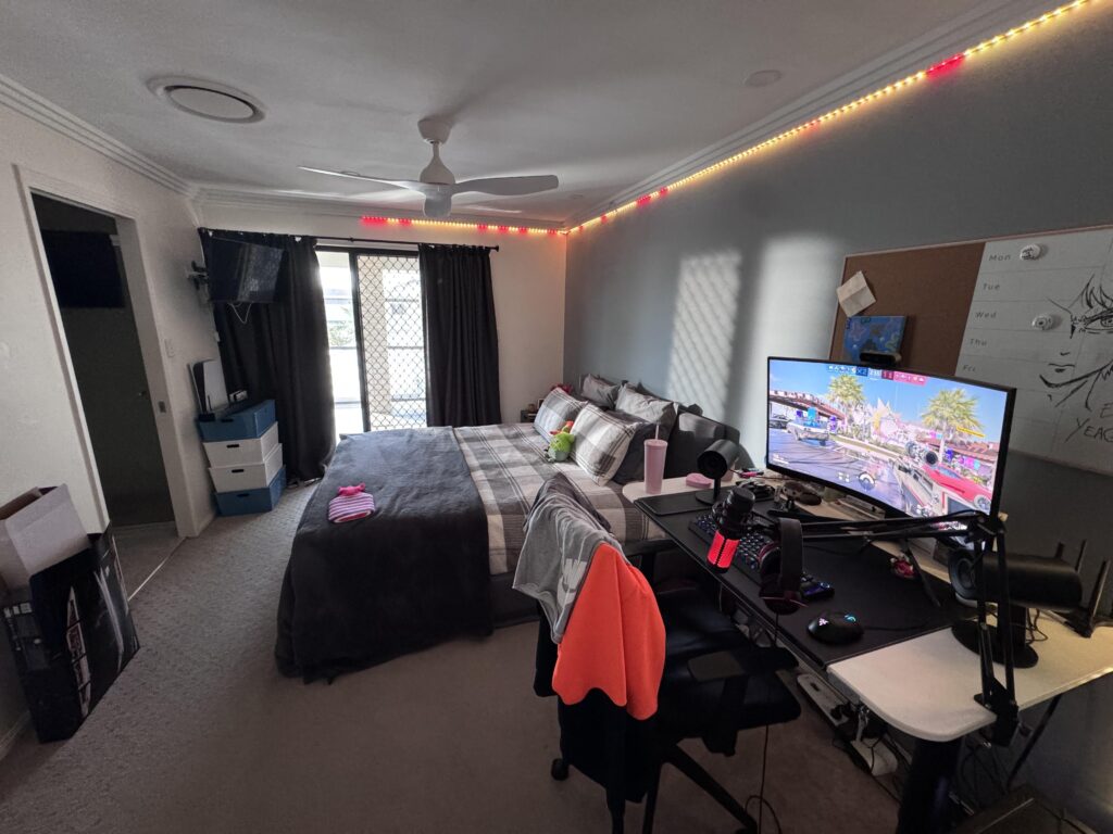 PC be chilling in da new room
