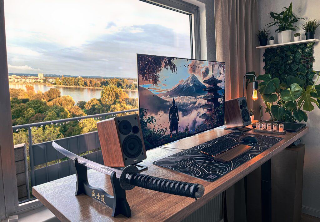 Wood accents, plants and breathtaking views are the trend now apparently