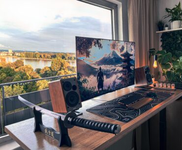 Wood accents, plants and breathtaking views are the trend now apparently