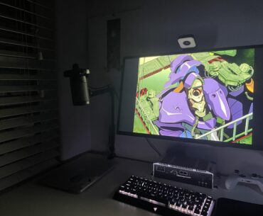 went for a darker theme + moved my desk, thoughts?