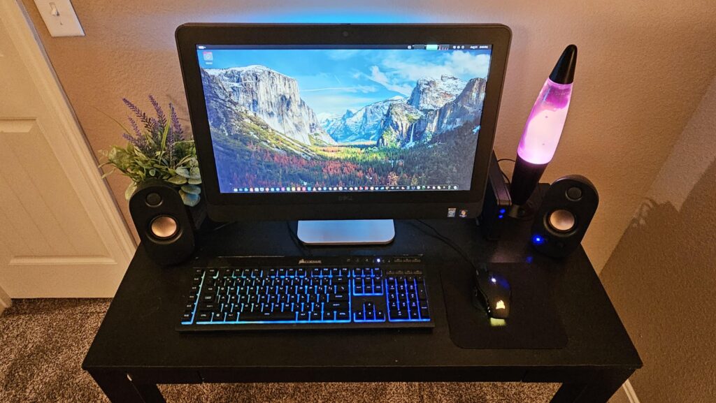 My 2nd/ Bedroom Battlestations. Running Ubuntu 24.04