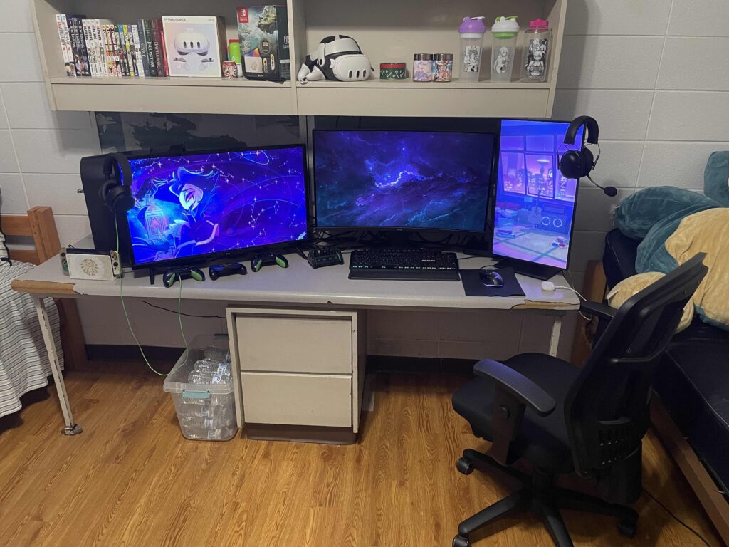 Dorm Room Setup. I think I did pretty good.