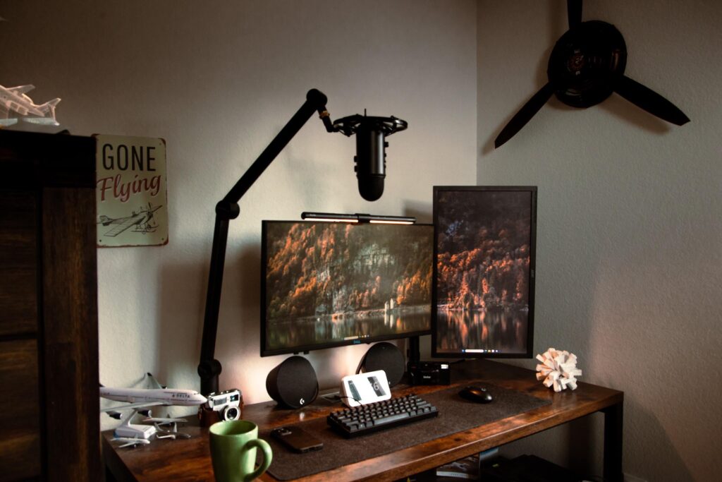 Approaching 7 years on my setup journey, here’s my autumn themed setup